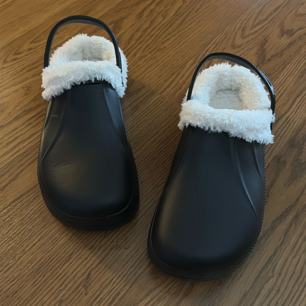 Foamwalk Lightweight Solid Sherpa-Lined Clog